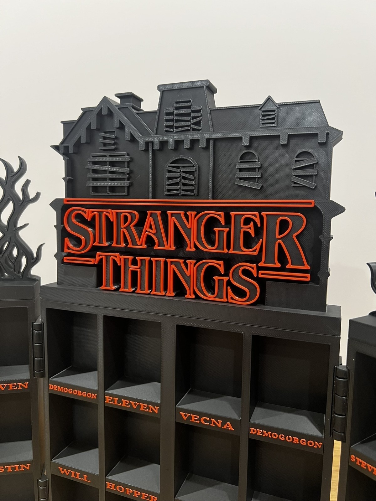 stranger things kinder joy espositore richiudibile effetto porta bocca demogorgo, vista 4