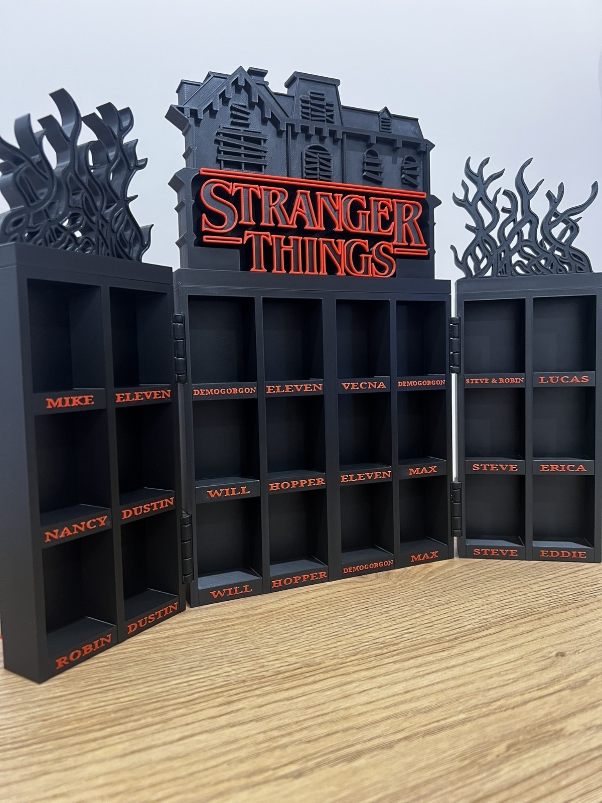stranger things kinder joy espositore richiudibile porta con effetto sotto sopra, vista 3