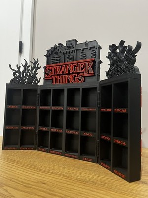 stranger things kinder joy espositore richiudibile porta con effetto sotto sopra, vista 2