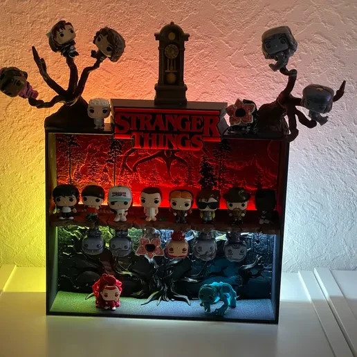 stranger things kinder joy espositore con orologio di vecna manifesto will, vista 8