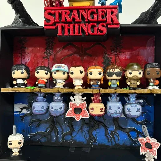 stranger things kinder joy espositore con orologio di vecna manifesto will, vista 5