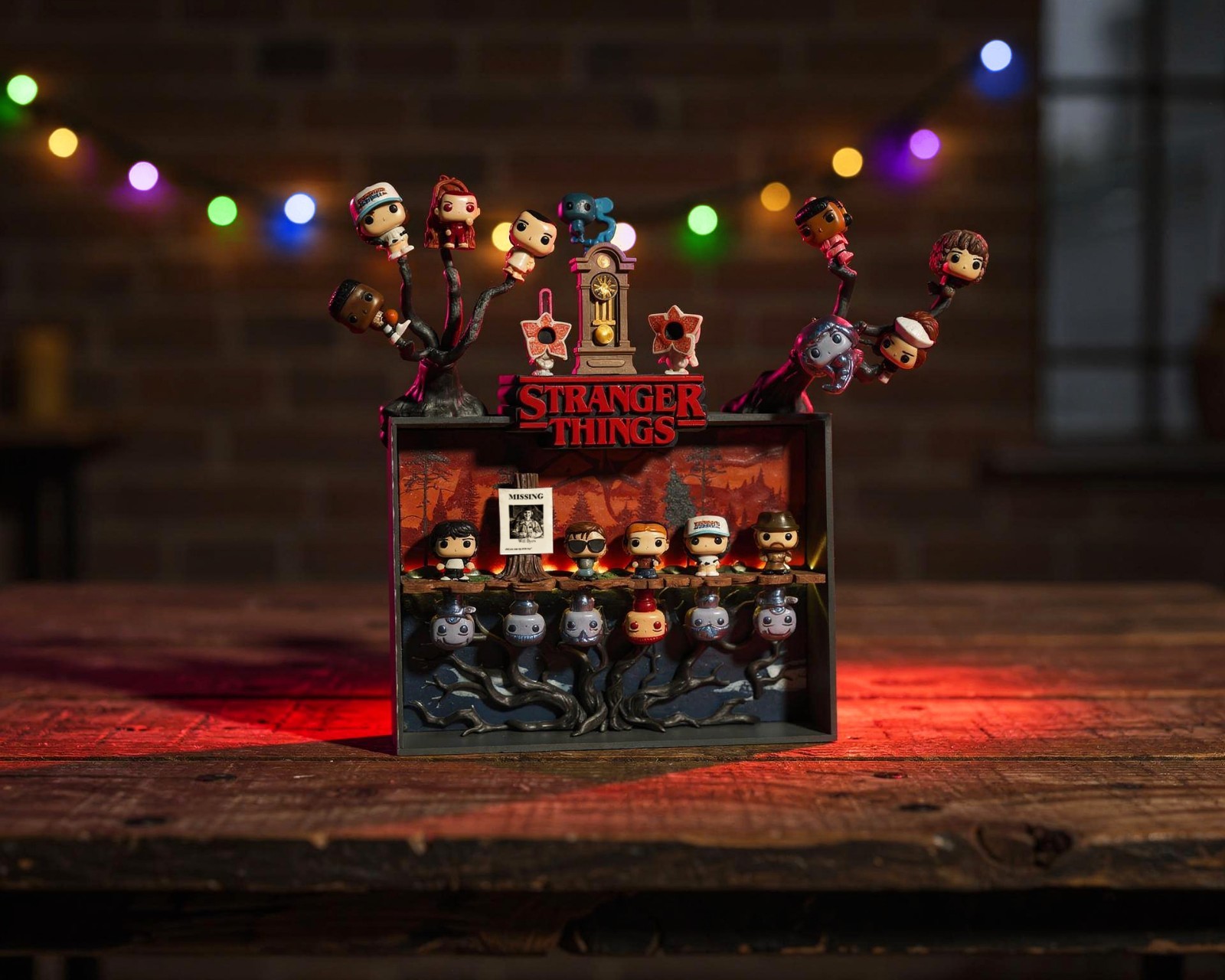 stranger things kinder joy espositore con orologio di vecna manifesto will