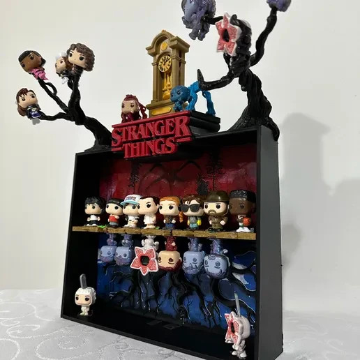 stranger things kinder joy espositore con orologio di vecna manifesto will, vista 4