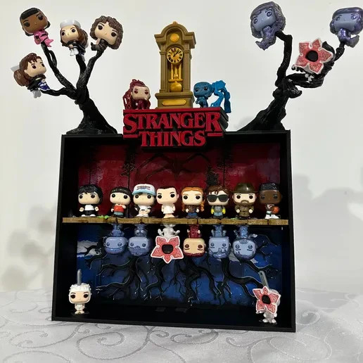 stranger things kinder joy espositore con orologio di vecna manifesto will, vista 2