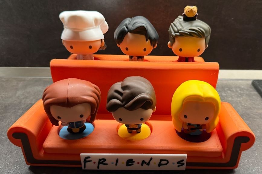 Divano Sofa Friends Collezione McDonald's Bacheca Espositore 6 personaggi NUOVO