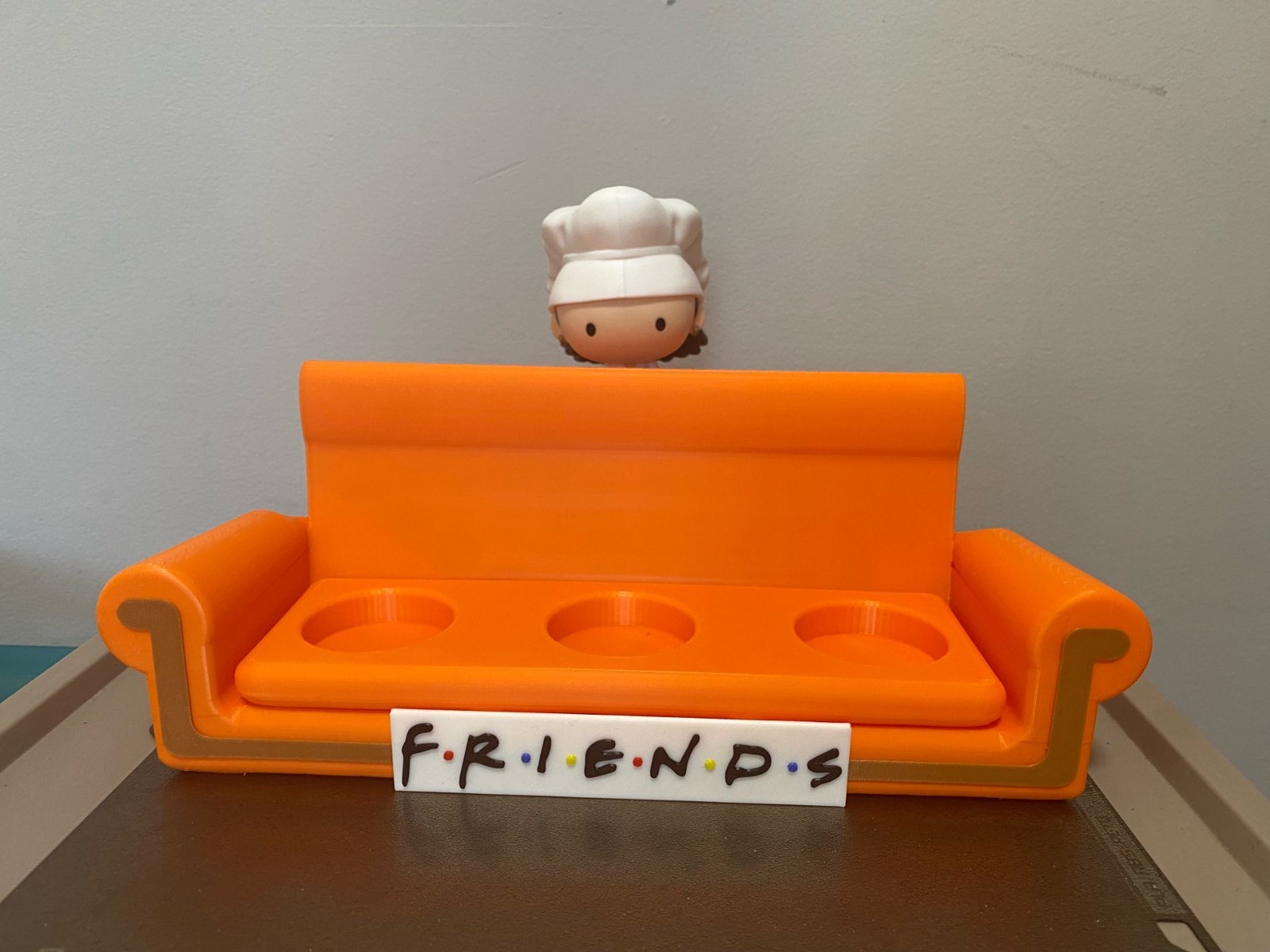 Divano Sofa Friends Collezione McDonald's Bacheca Espositore 6 personaggi NUOVO, vista 3
