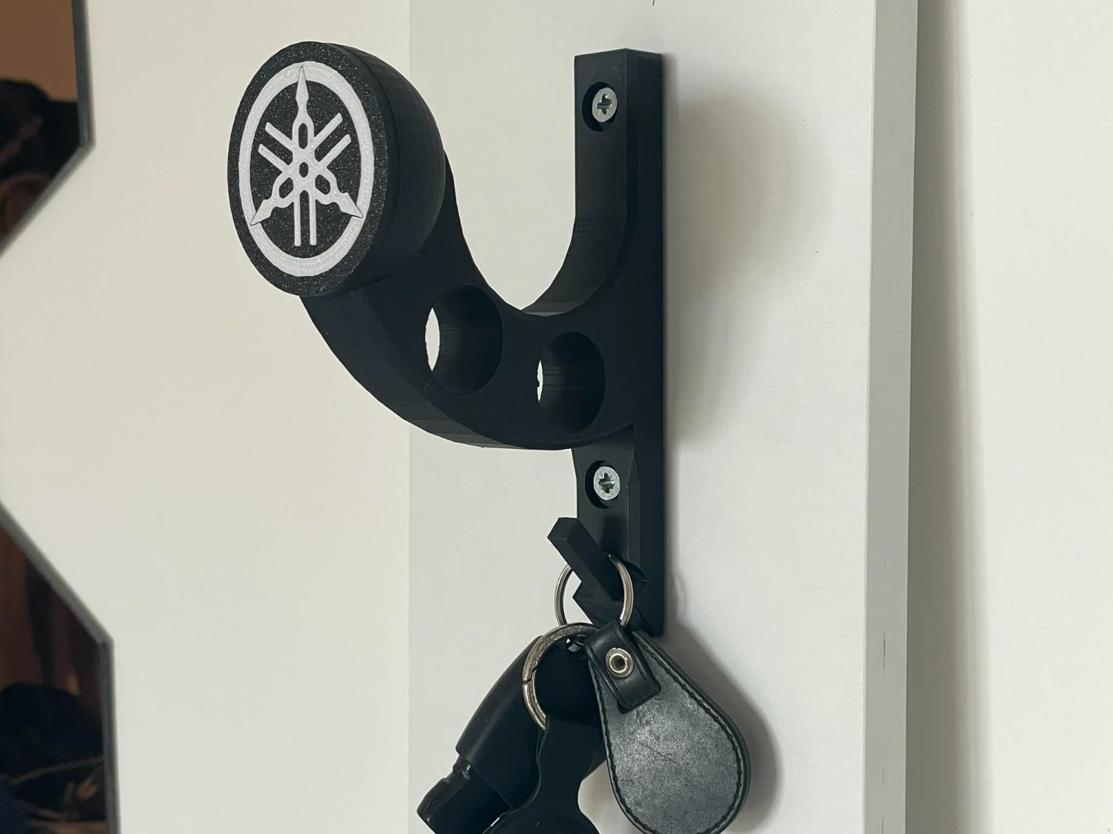 Porta Casco con Logo e Porta Chiavi  | Personalizzabile - Idea Regalo - NUOVO, vista 3