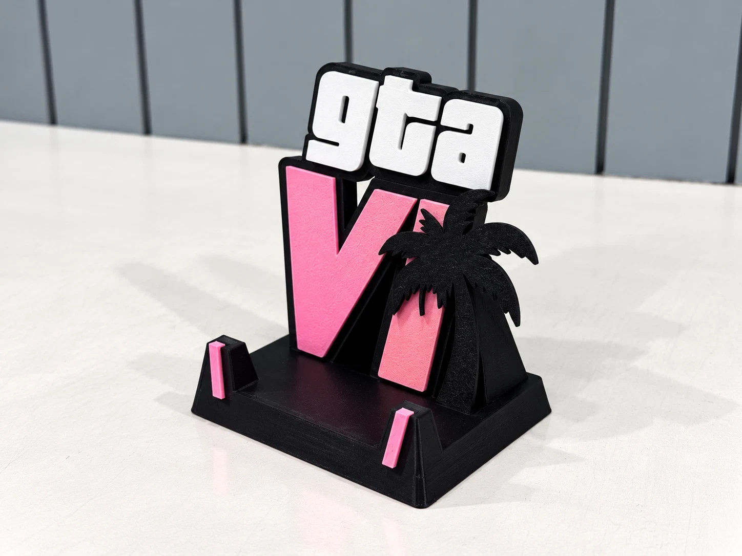 Supporto per smartphone in stile GTA VI design – Porta telefono da scrivania