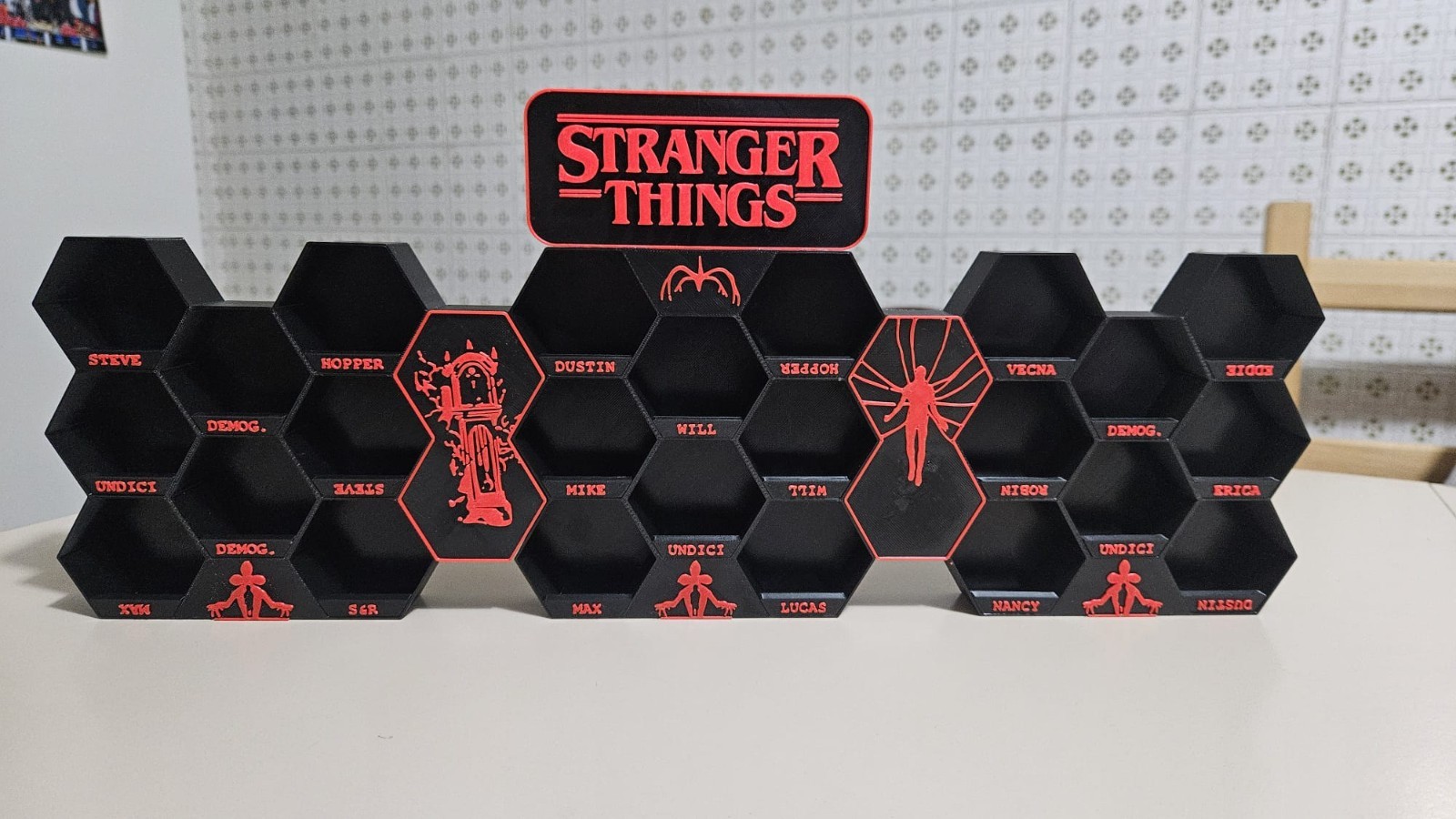 stranger things kinder joy espositore