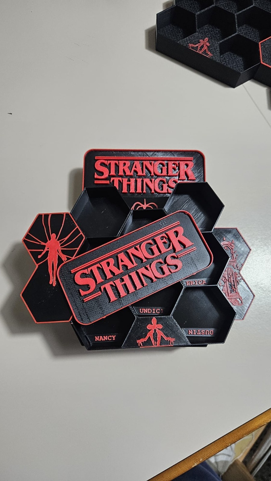 stranger things kinder joy espositore, vista 2