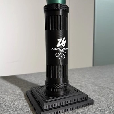 Torcia Olimpica Milano Cortina 2026 Replica 3D XXL da Collezione 104 cm, vista 5