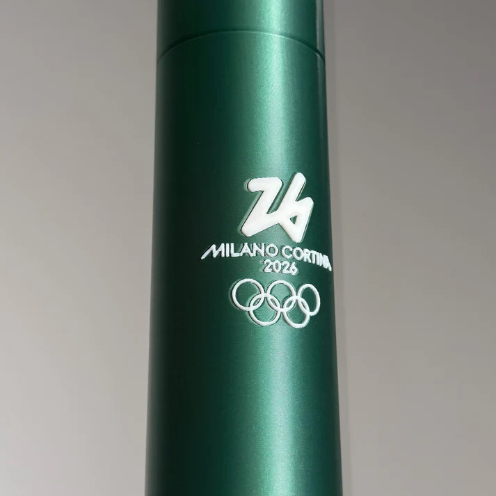 Torcia Olimpica Milano Cortina 2026 Replica 3D XXL da Collezione 104 cm