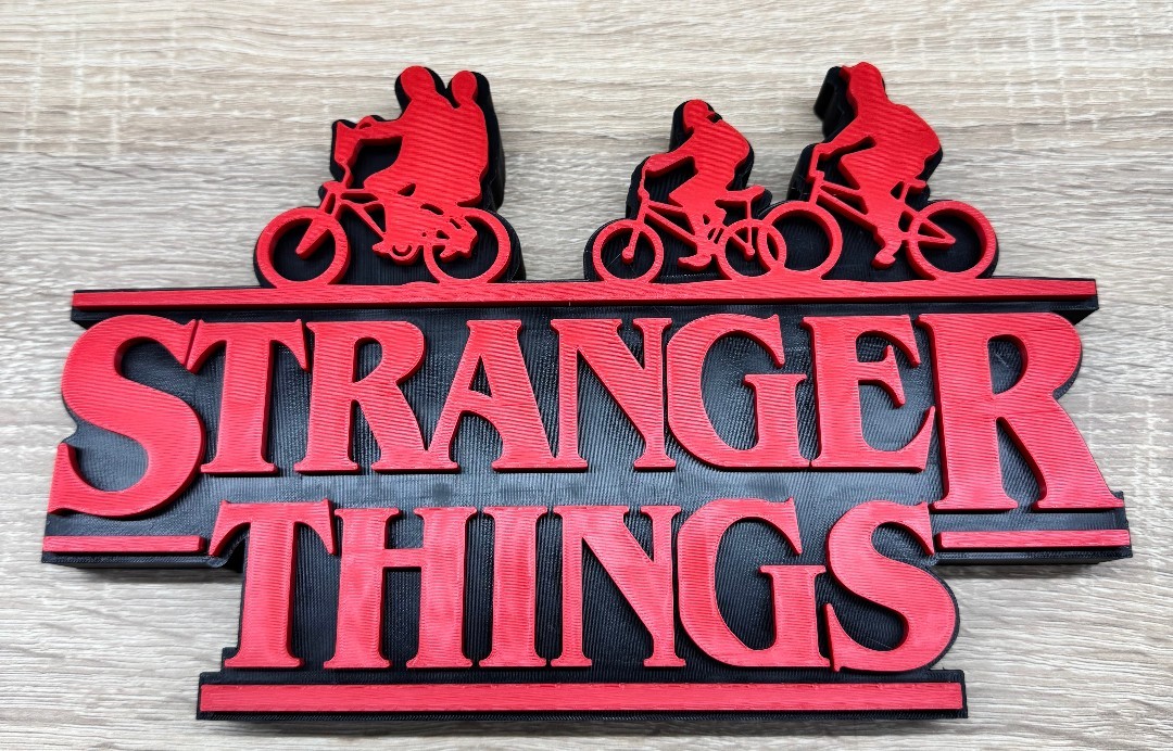 Scritta Logo Stranger Things con biciclette – Stampa 3D Bicolore Rosso / Nero