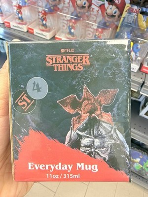 Espositore 3D Stranger Things per Funko Pop e Kinder Joy Collezione + Tazza, vista 5