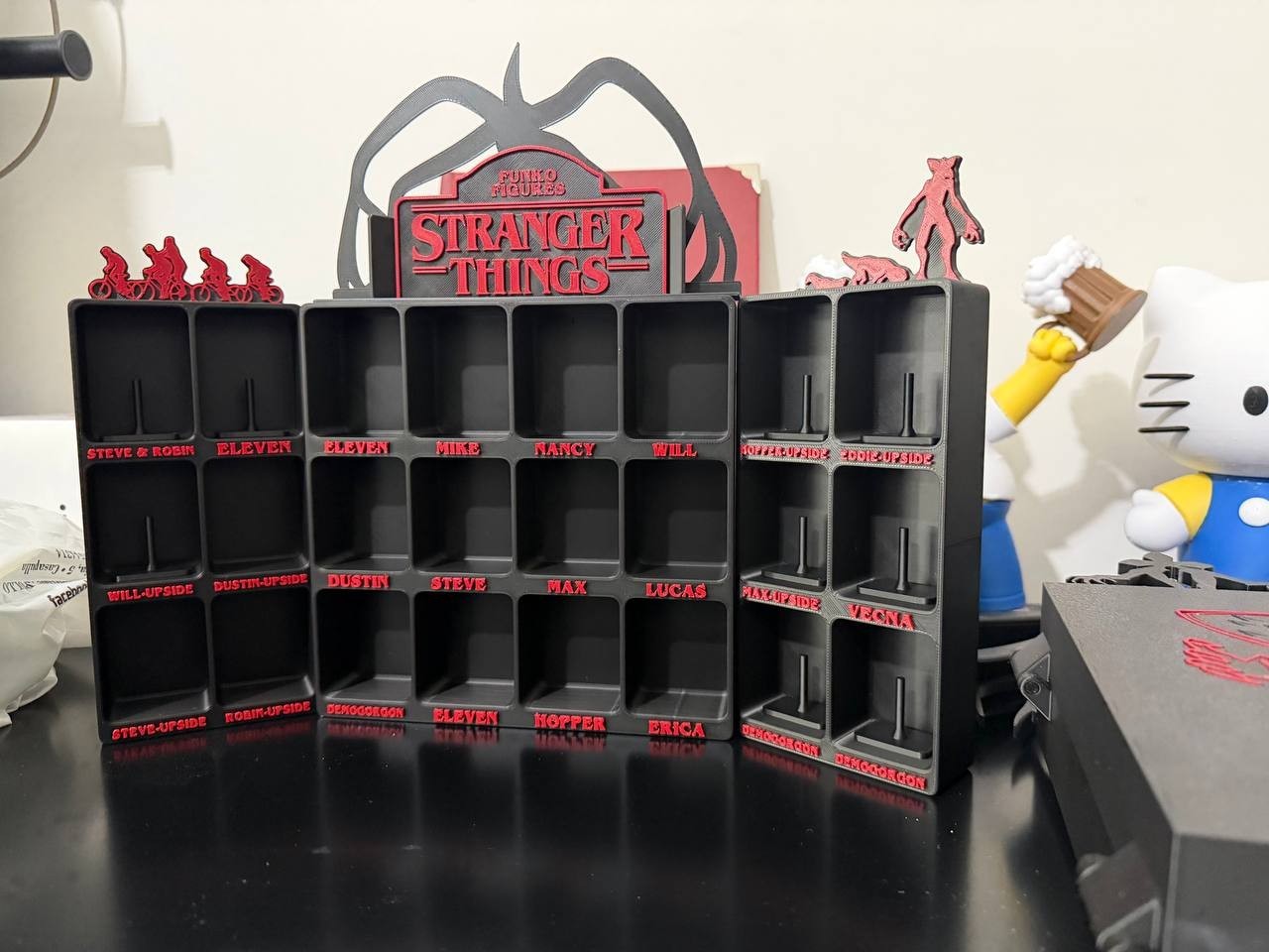 Espositore 3D Stranger Things per Funko Pop e Kinder Joy Collezione + Tazza, vista 7