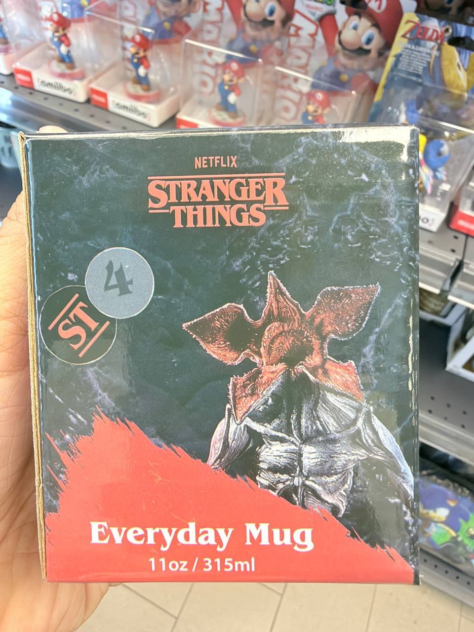 Espositore 3D Stranger Things per Funko Pop e Kinder Joy Collezione + Tazza, vista 5