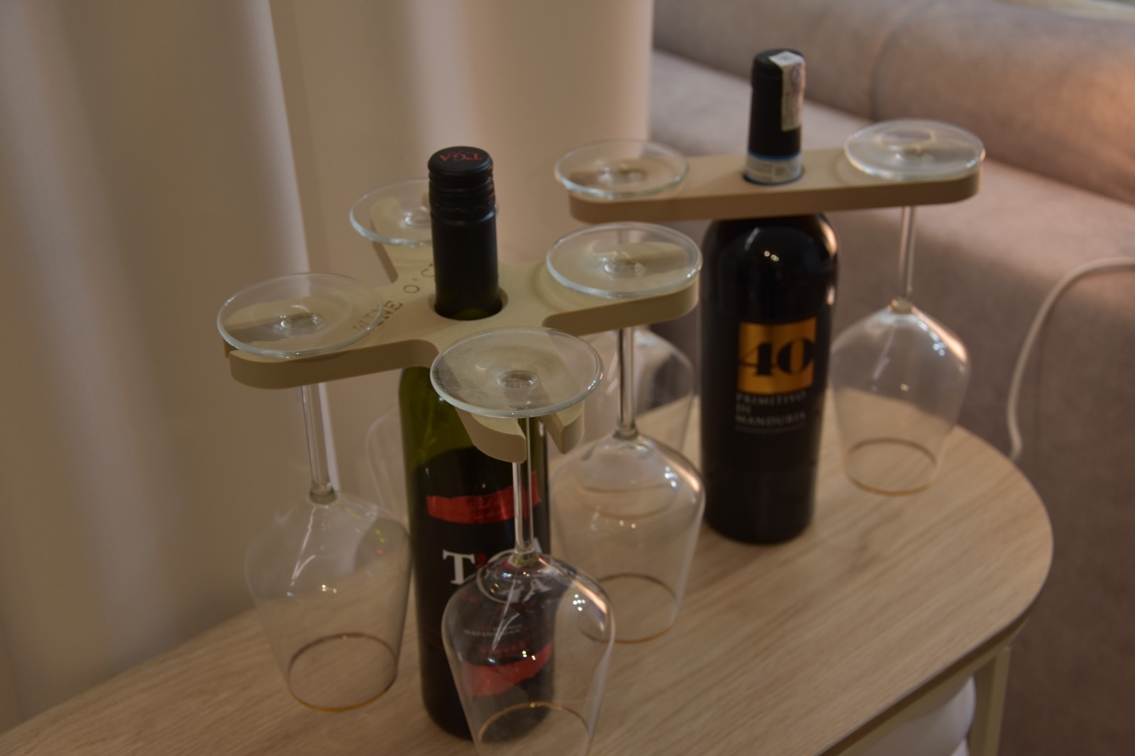 Portabottiglia Vino con Porta Bicchieri | Supporto 3D Elegante  | Vari Colori, vista 4