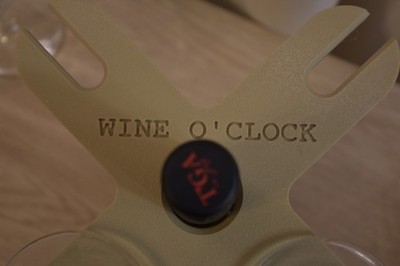 Portabottiglia Vino con Porta Bicchieri | Supporto 3D Elegante | Vari Colori, vista 3