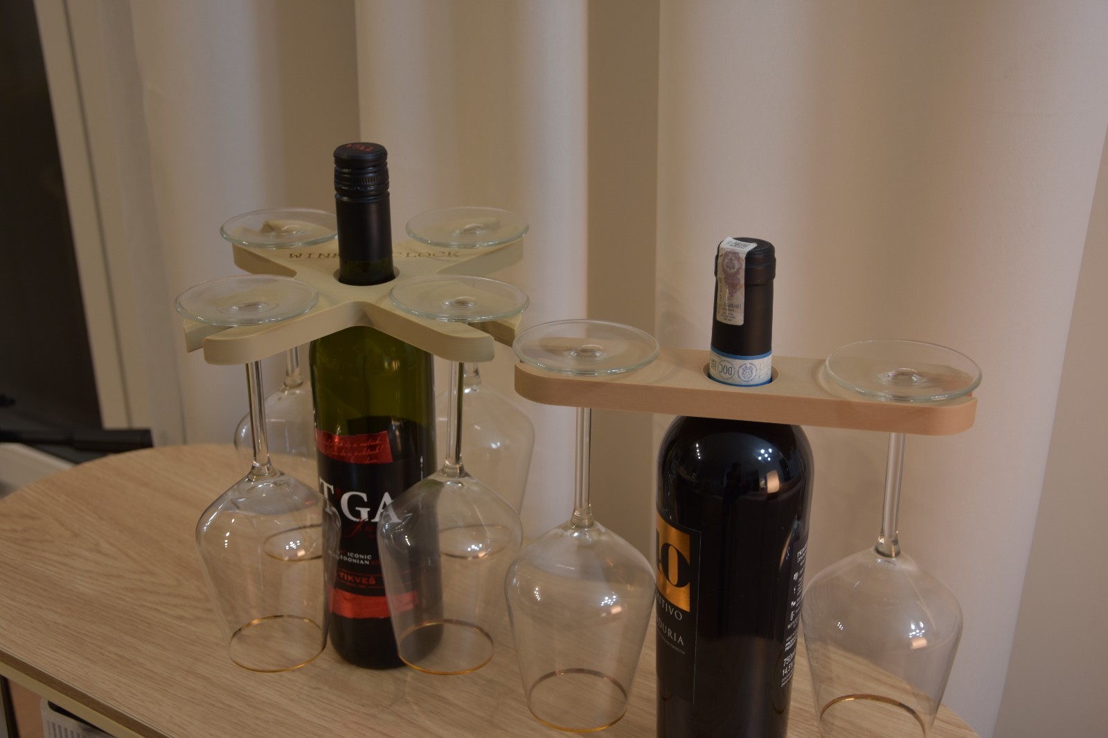 Portabottiglia Vino con Porta Bicchieri | Supporto 3D Elegante  | Vari Colori, vista 2