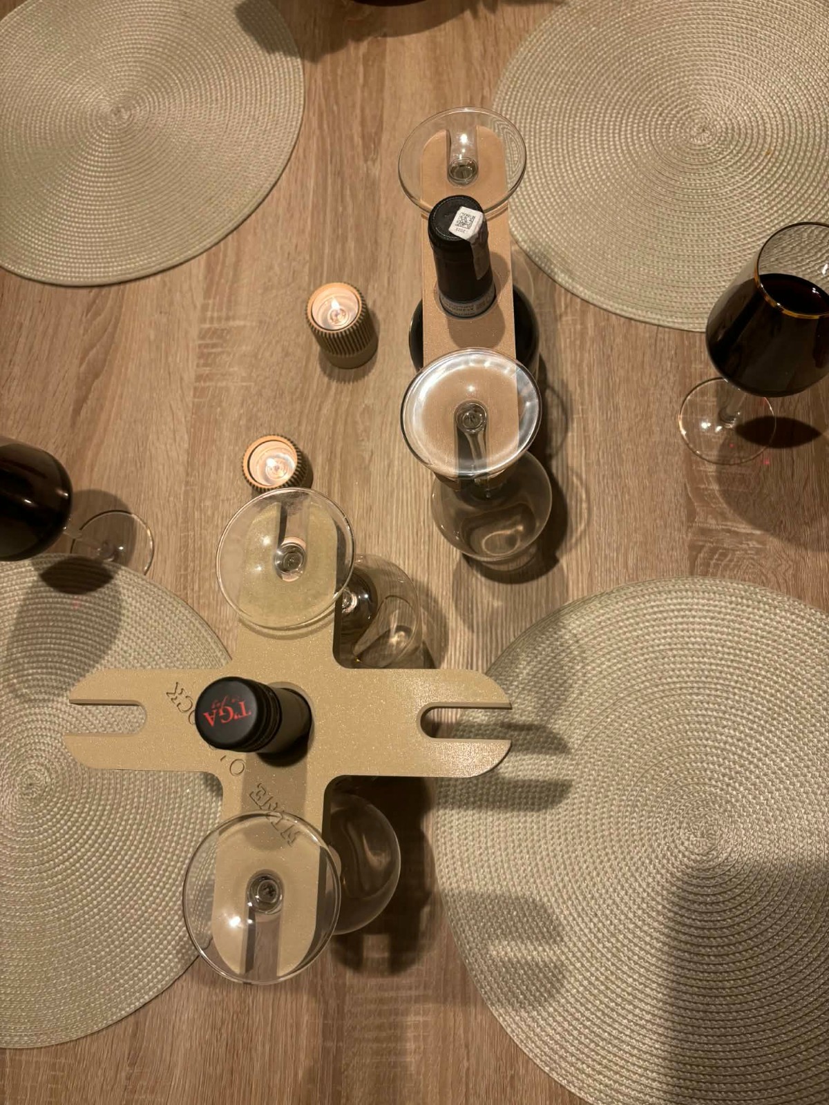 Portabottiglia Vino con Porta Bicchieri | Supporto 3D Elegante  | Vari Colori