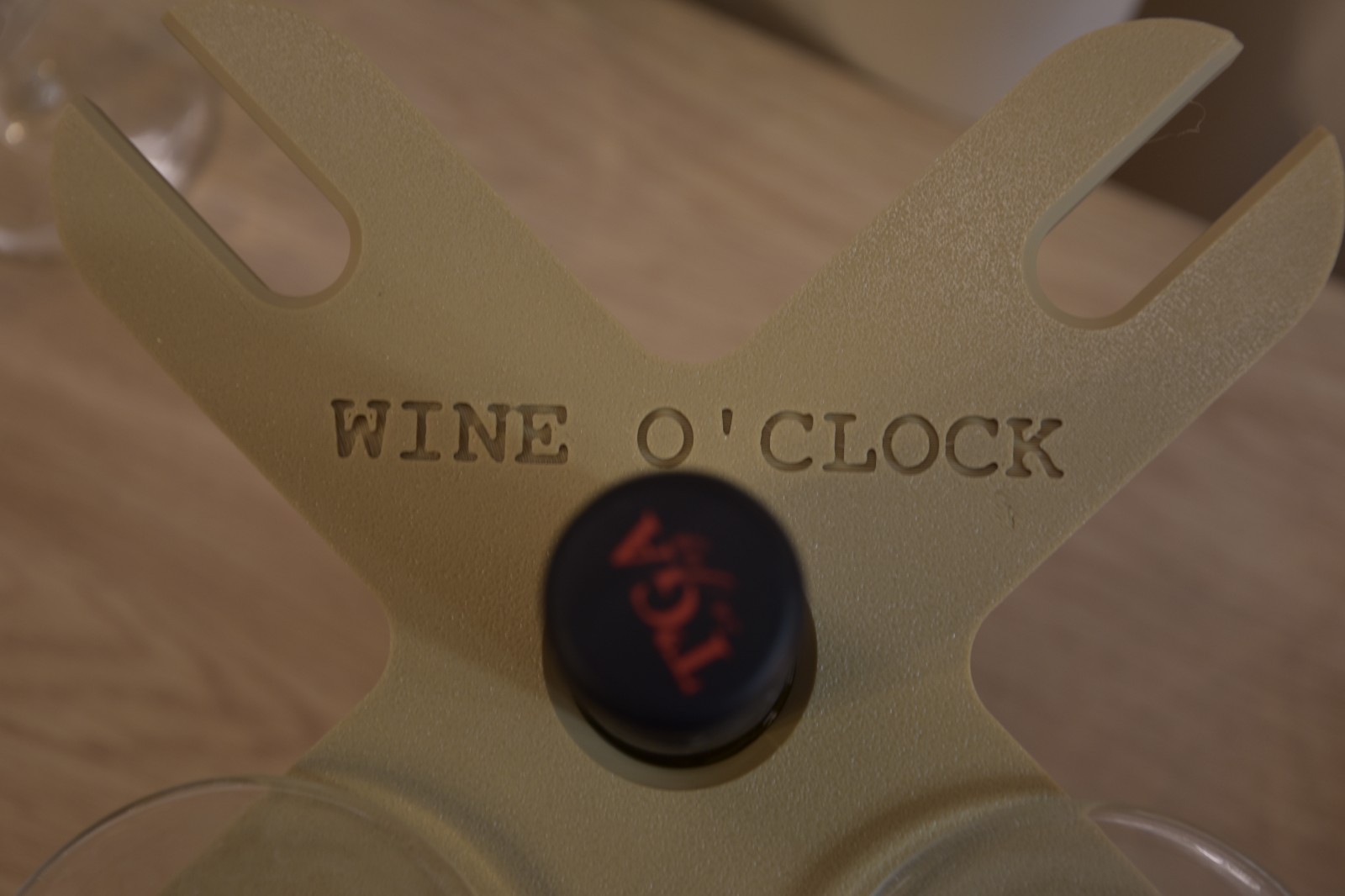 Portabottiglia Vino con Porta Bicchieri | Supporto 3D Elegante  | Vari Colori, vista 3