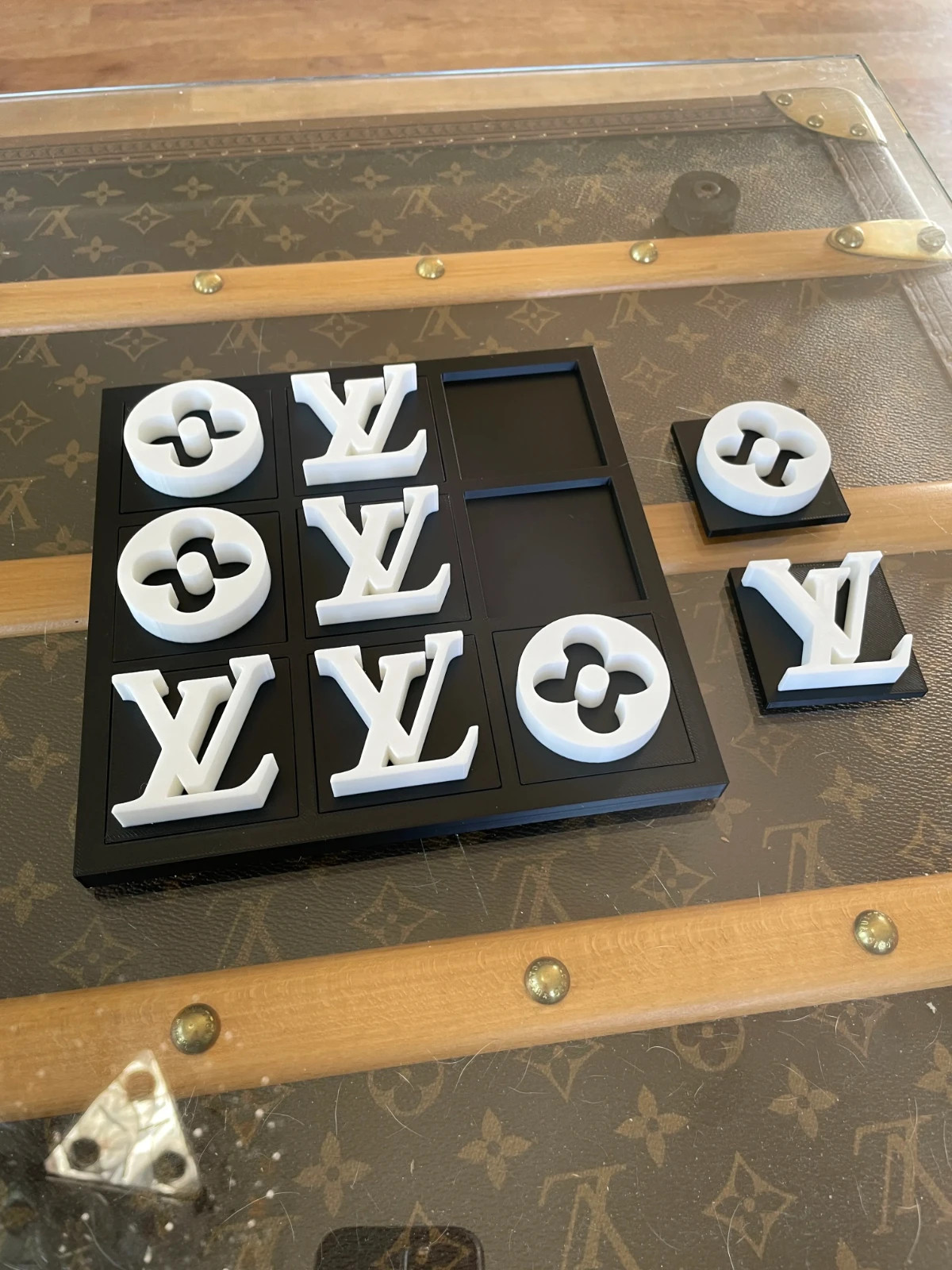 Triss a forma di LV | Tic Tac Toe LV - Idea Regalo Personalizzabile, vista 3
