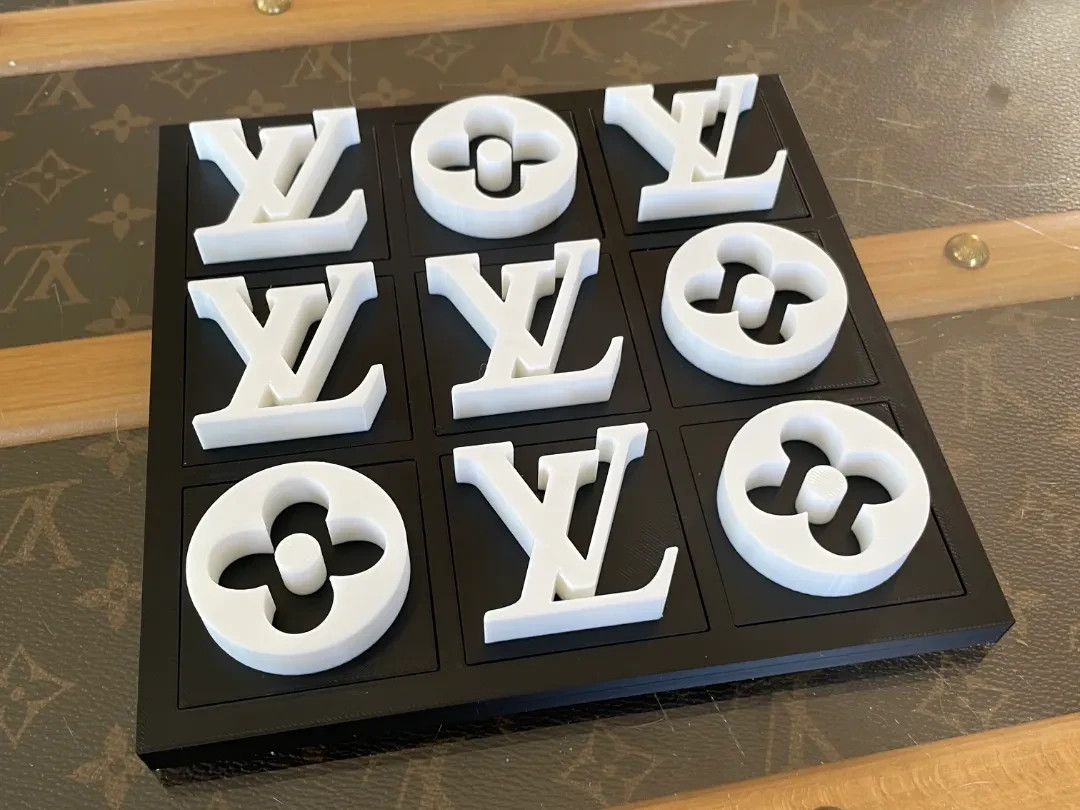 Triss a forma di LV | Tic Tac Toe LV - Idea Regalo Personalizzabile