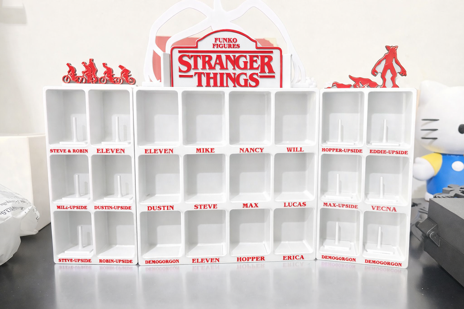 espositore artigianale per stranger things kinder joy, vista 2