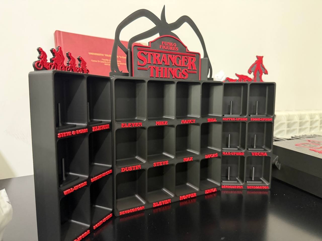 Espositore Display 3D Stranger Things per Funko Pop e Kinder Joy Collezione, vista 2