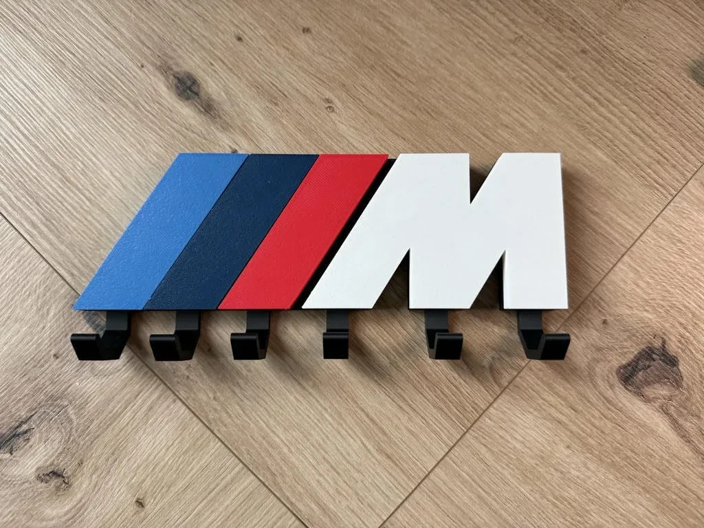 Portachiavi da Parete Stile BMW Performance 6 Ganci Stampato in 3D, vista 3