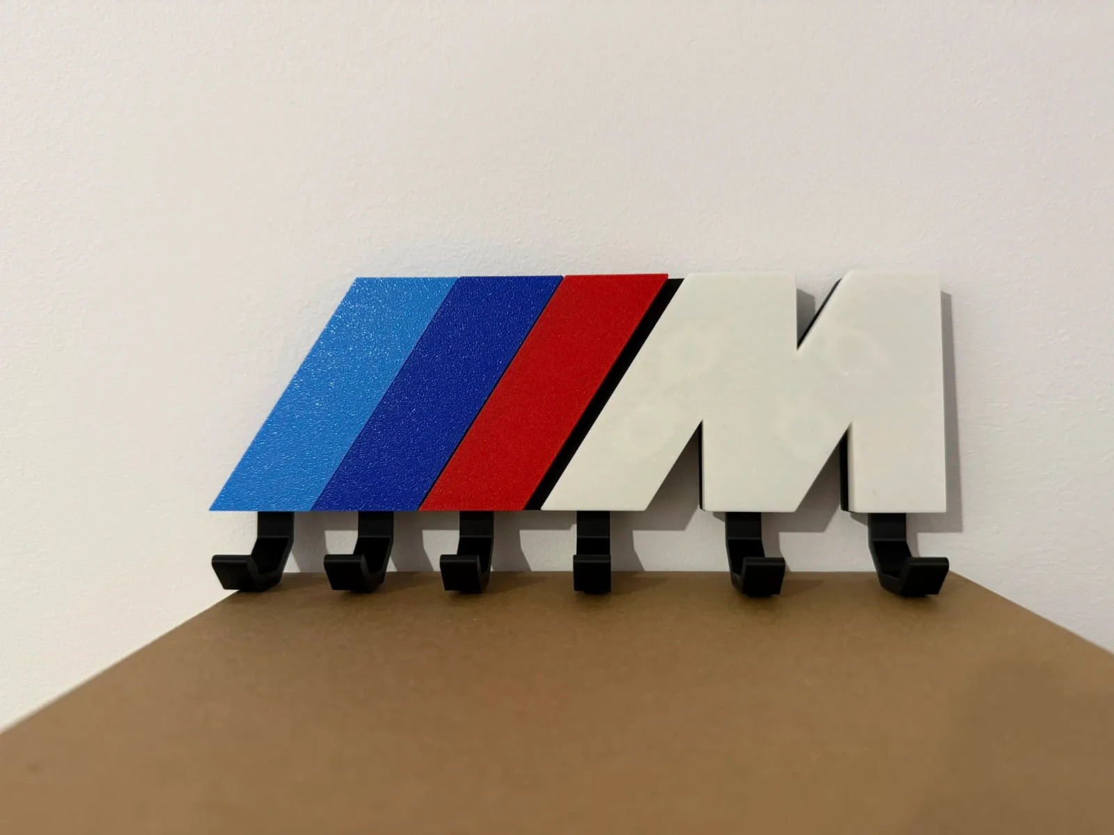 Portachiavi da Parete Stile BMW Performance 6 Ganci Stampato in 3D, vista 4