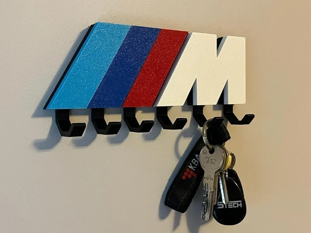 Portachiavi da Parete Stile BMW Performance 6 Ganci Stampato in 3D, vista 2